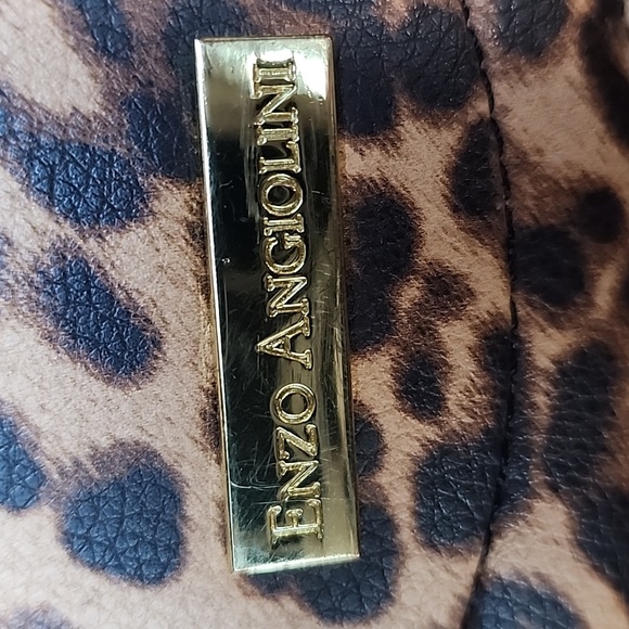 Enzo Angolini/Bandolino Leopard Print Round Crossbody Bag - Picture 2 of 5